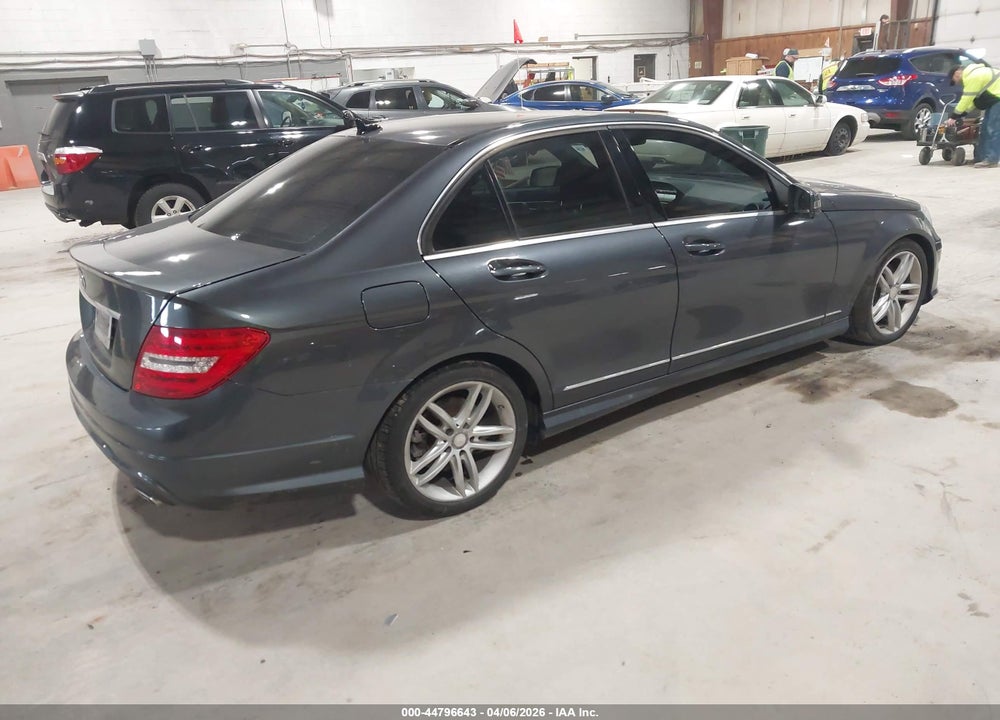 2013 MERCEDES-BENZ C 300 SPORT 4MATIC VIN: WDDGF8AB8DR265137