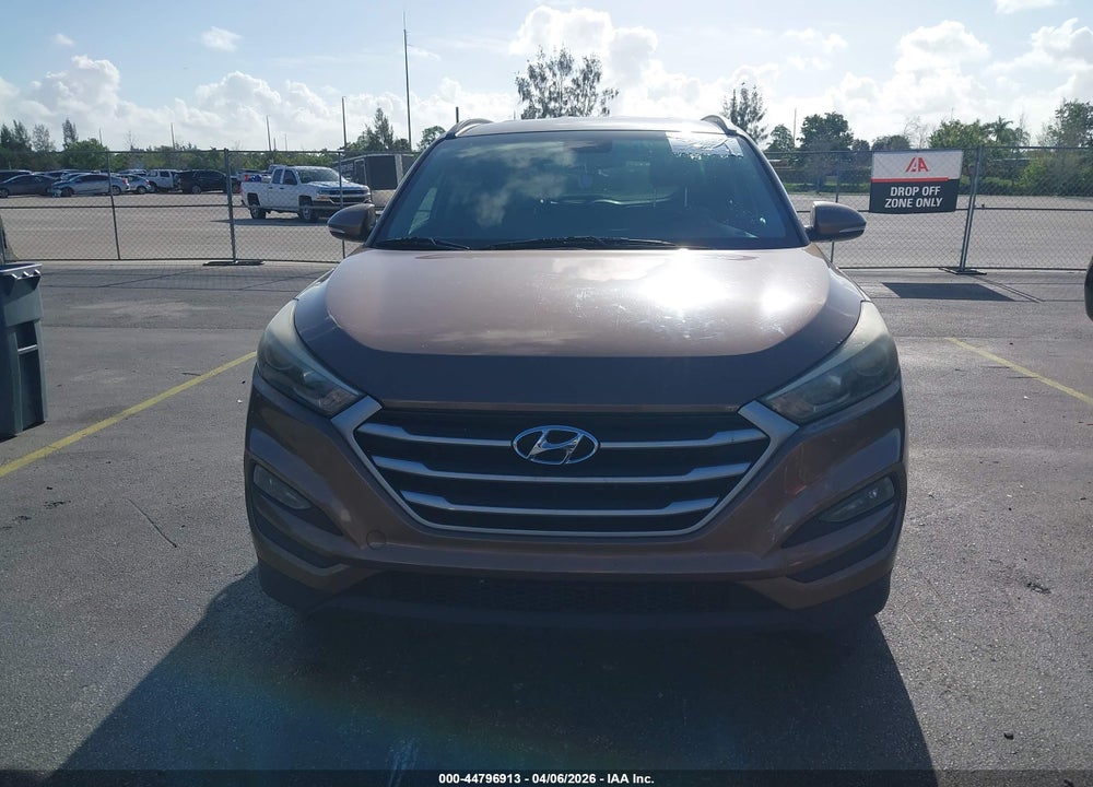 2017 HYUNDAI TUCSON SE PLUS VIN: KM8J33A43HU412847