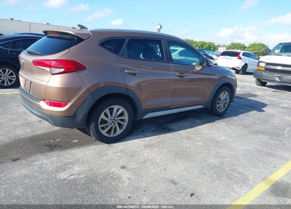 2017 HYUNDAI TUCSON SE PLUS VIN: KM8J33A43HU412847