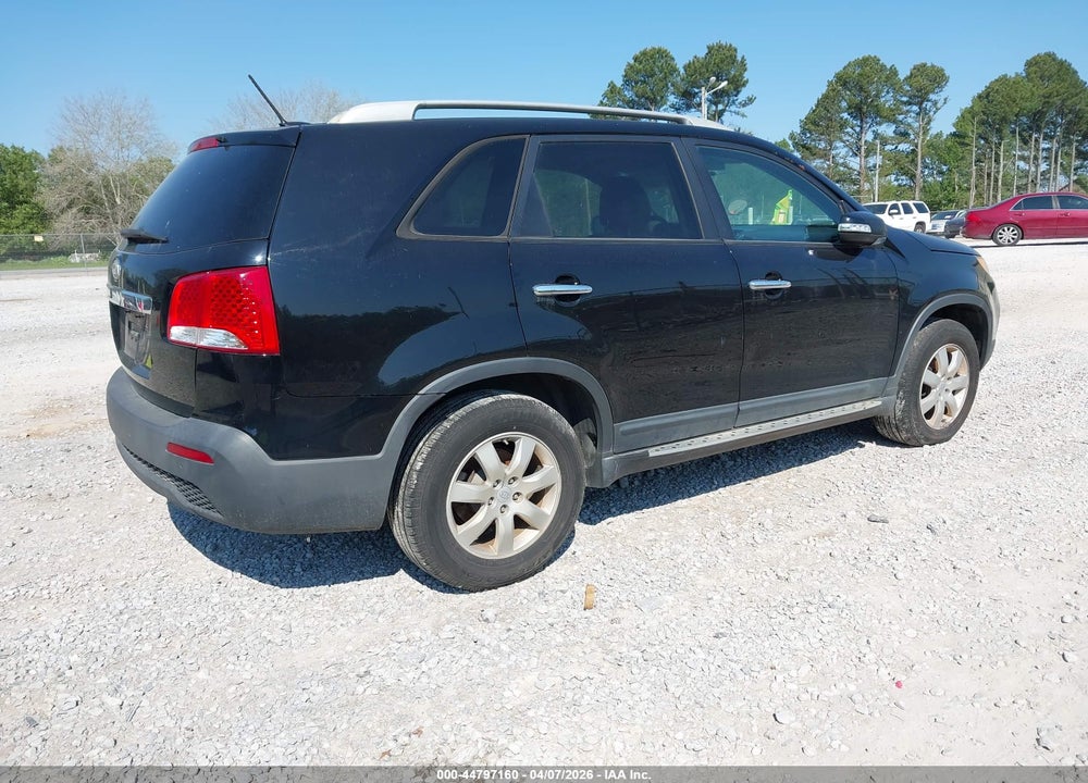 2011 KIA SORENTO LX VIN: 5XYKT4A10BG164568