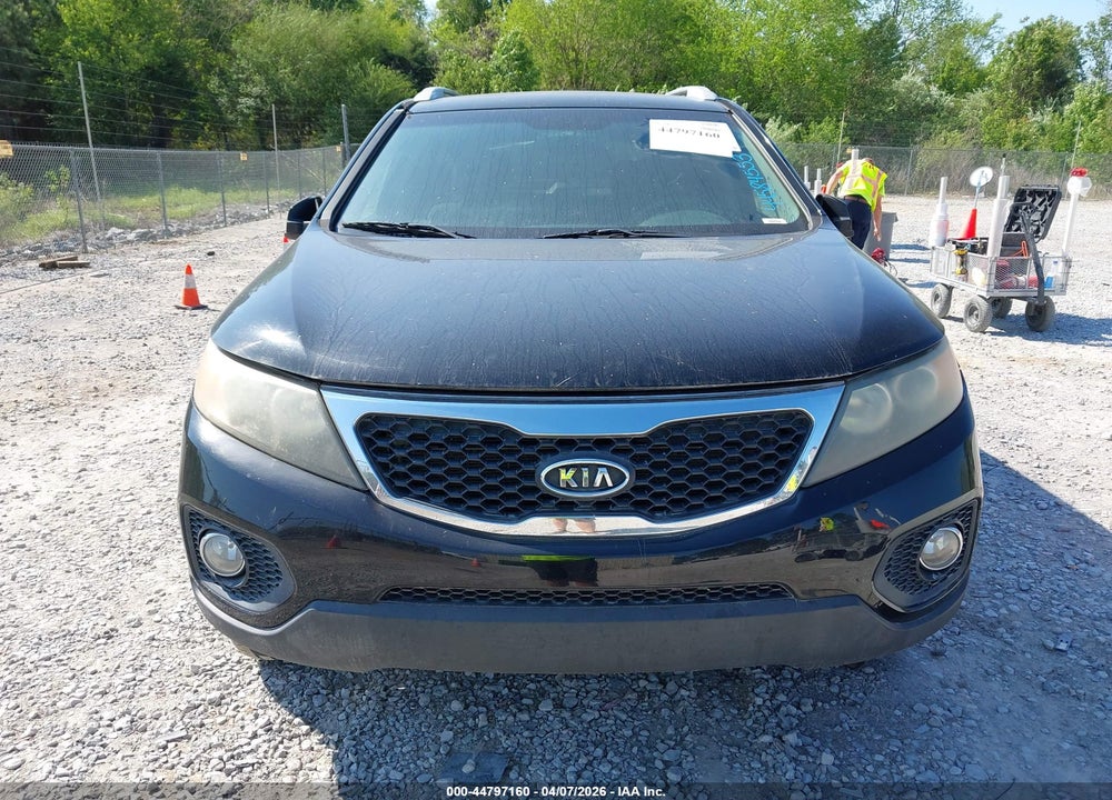 2011 KIA SORENTO LX VIN: 5XYKT4A10BG164568