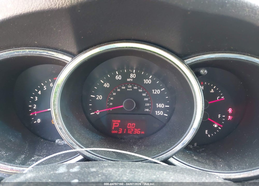 2011 KIA SORENTO LX VIN: 5XYKT4A10BG164568
