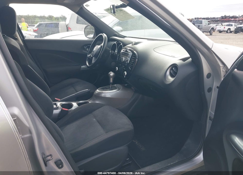 2011 NISSAN JUKE SV VIN: JN8AF5MV3BT008301