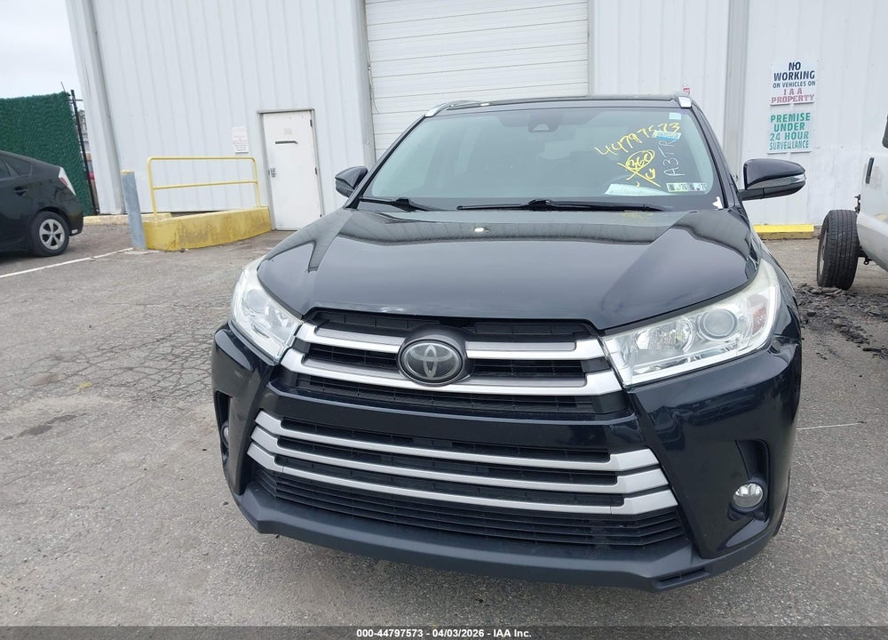 2017 TOYOTA HIGHLANDER SE/XLE VIN: 5TDJZRFH4HS372171
