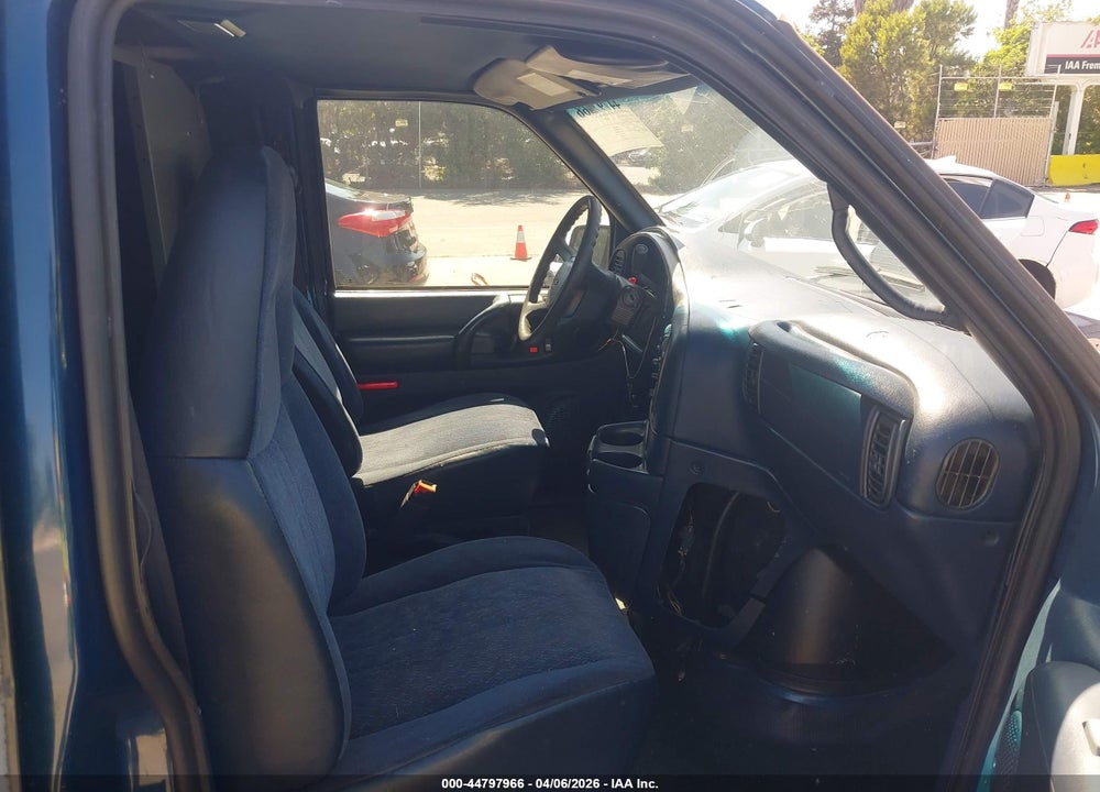 2002 CHEVROLET ASTRO VIN: 1GCDL19X22B135163