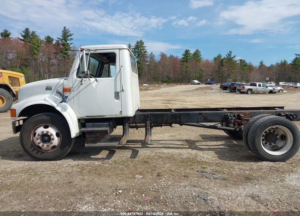 2000 INTERNATIONAL 4000 4700 VIN: 1HTSCABM2YH236011