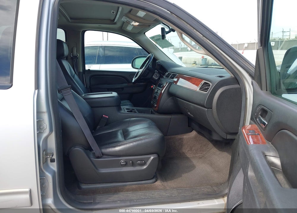 2014 CHEVROLET SUBURBAN 1500 LT VIN: 1GNSKJE72ER222886