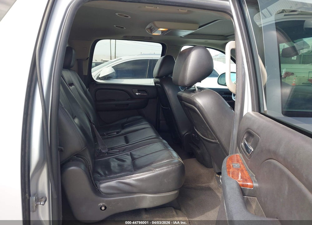 2014 CHEVROLET SUBURBAN 1500 LT VIN: 1GNSKJE72ER222886