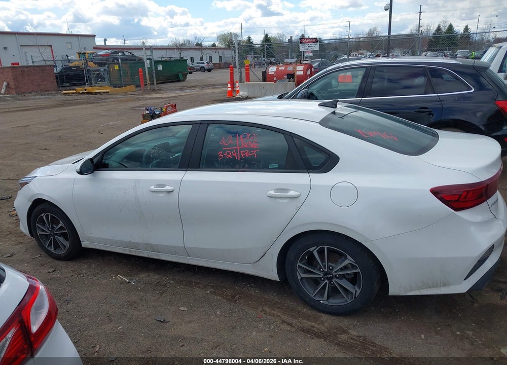 2024 KIA FORTE LXS VIN: 3KPF24AD1RE754025