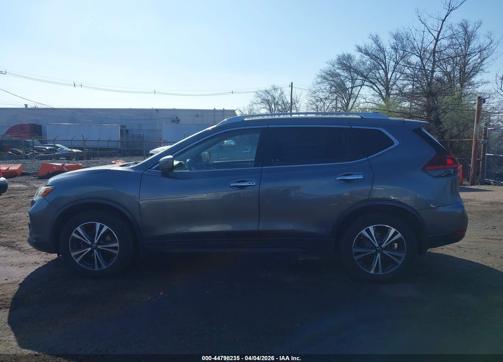 2019 NISSAN ROGUE SV VIN: JN8AT2MV3KW385748