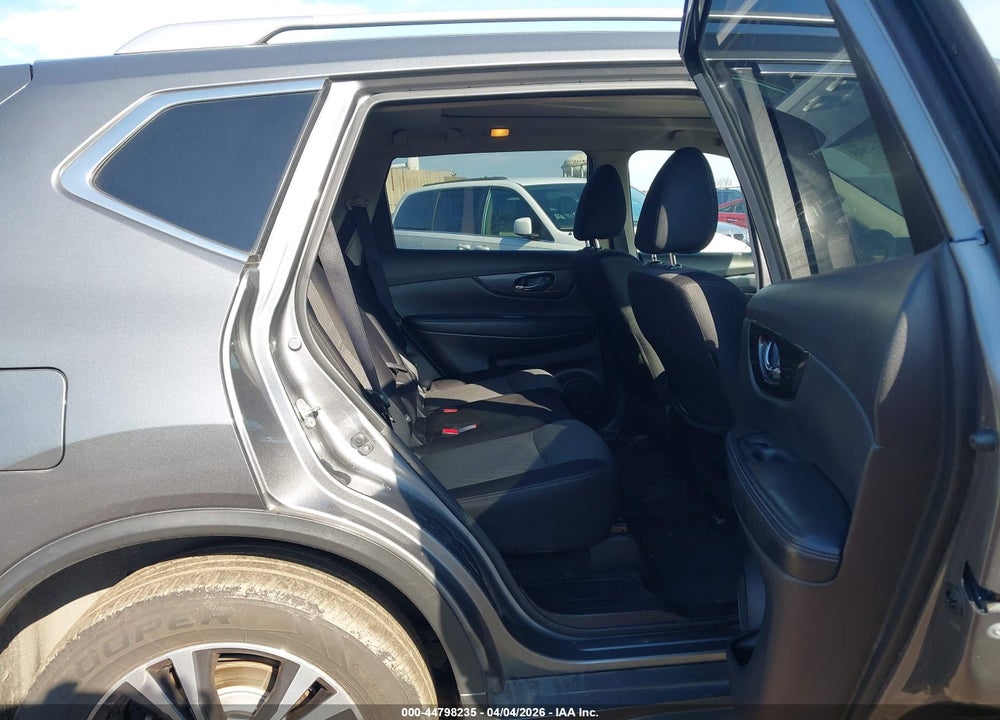 2019 NISSAN ROGUE SV VIN: JN8AT2MV3KW385748