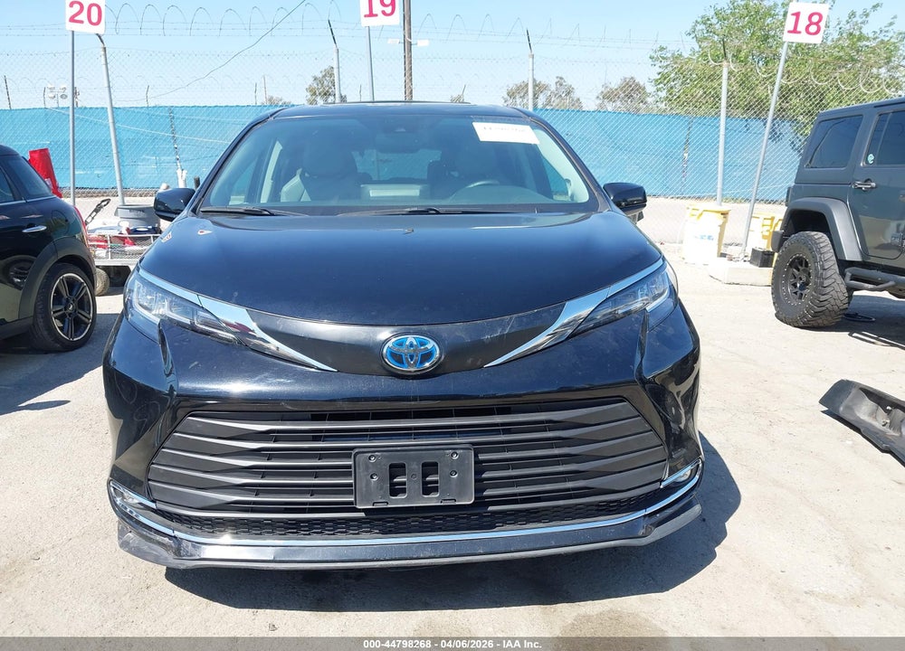 2021 TOYOTA SIENNA VIN: 5TDJRKEC8MS002638