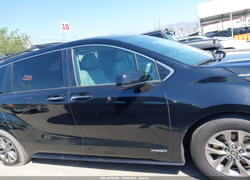 2021 TOYOTA SIENNA VIN: 5TDJRKEC8MS002638