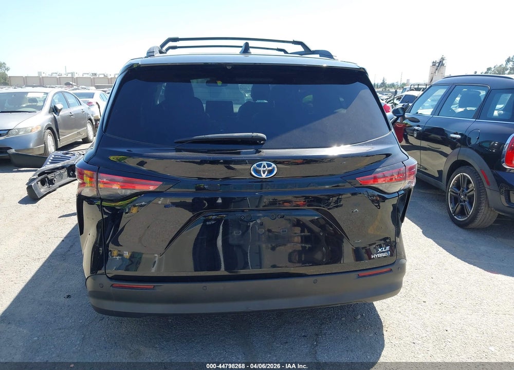 2021 TOYOTA SIENNA VIN: 5TDJRKEC8MS002638