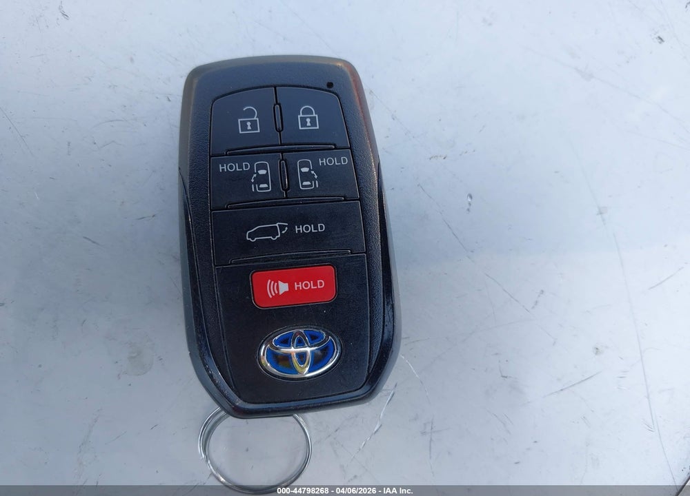 2021 TOYOTA SIENNA VIN: 5TDJRKEC8MS002638