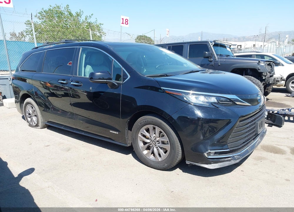2021 TOYOTA SIENNA VIN: 5TDJRKEC8MS002638