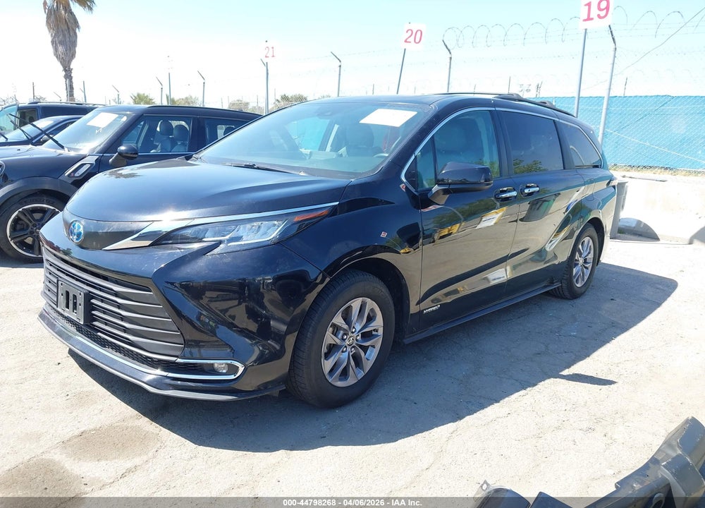 2021 TOYOTA SIENNA VIN: 5TDJRKEC8MS002638