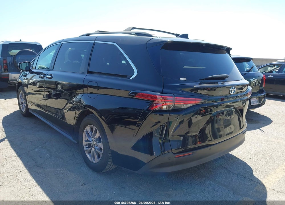 2021 TOYOTA SIENNA VIN: 5TDJRKEC8MS002638