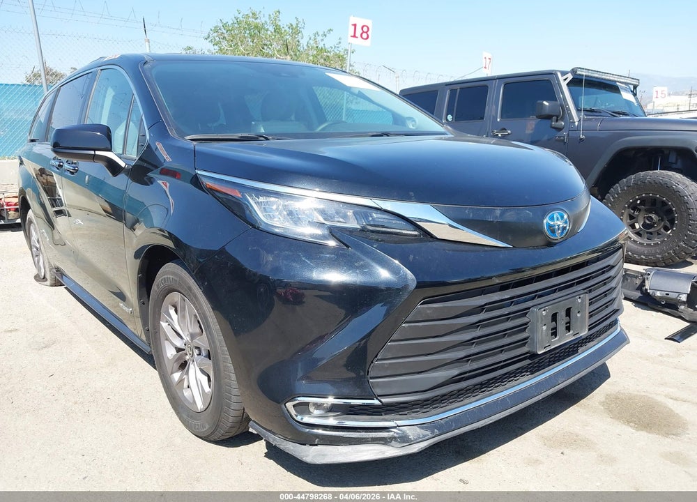 2021 TOYOTA SIENNA VIN: 5TDJRKEC8MS002638