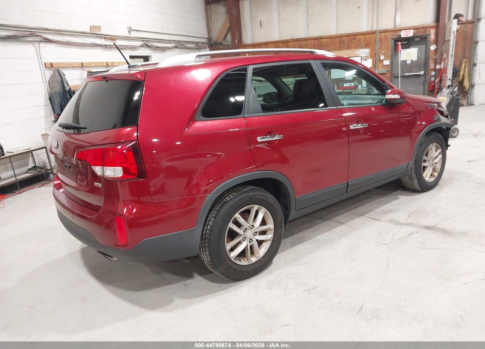 2015 KIA SORENTO LX VIN: 5XYKT4A68FG656573