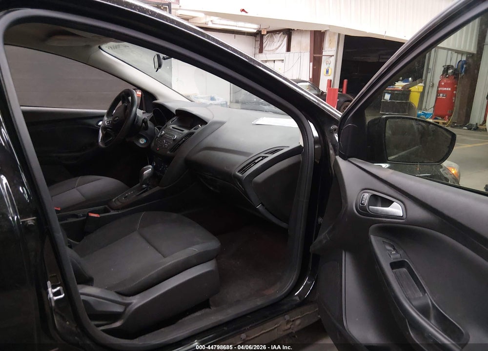 2016 FORD FOCUS SE VIN: 1FADP3F24GL395774