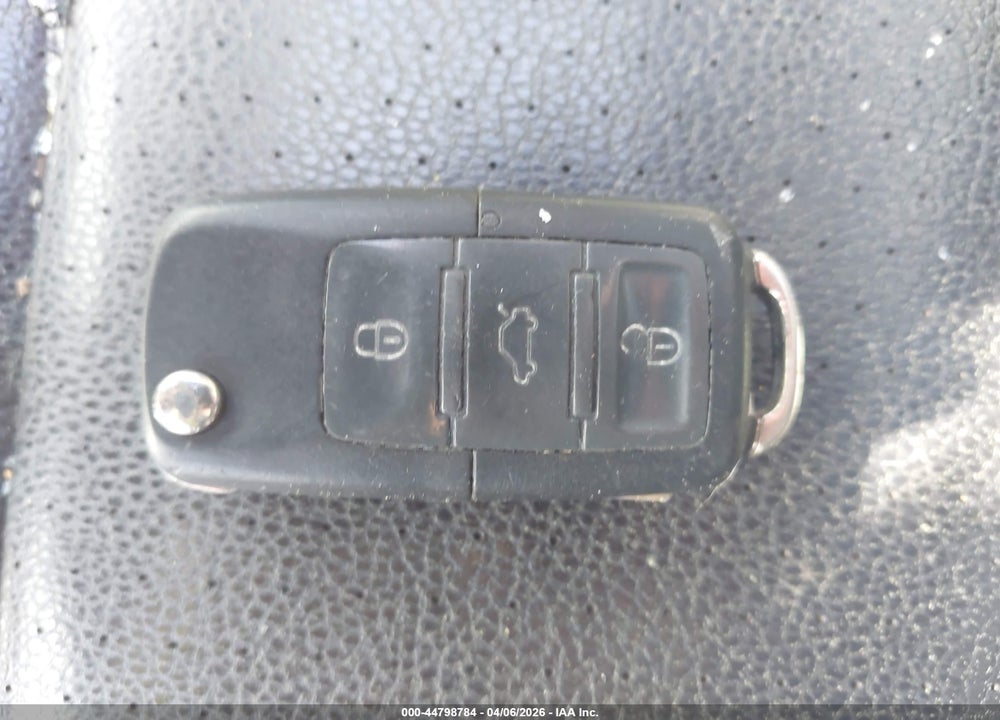 2010 VOLKSWAGEN JETTA TDI VIN: 3VWTL7AJ2AM632515