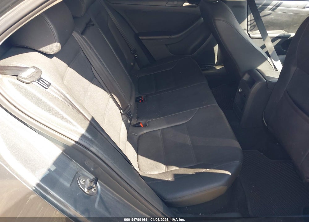 2011 VOLKSWAGEN JETTA 2.5L SE VIN: 3VWDX7AJ0BM354773