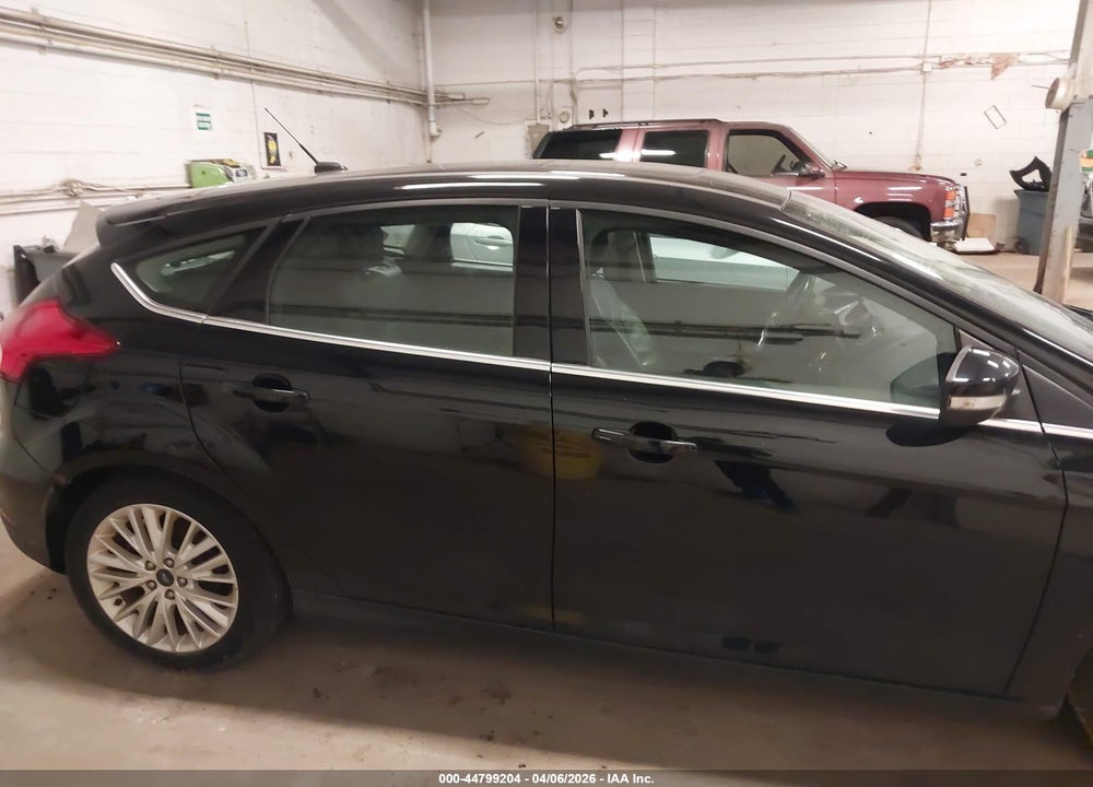 2017 FORD FOCUS TITANIUM VIN: 1FADP3N21HL295943