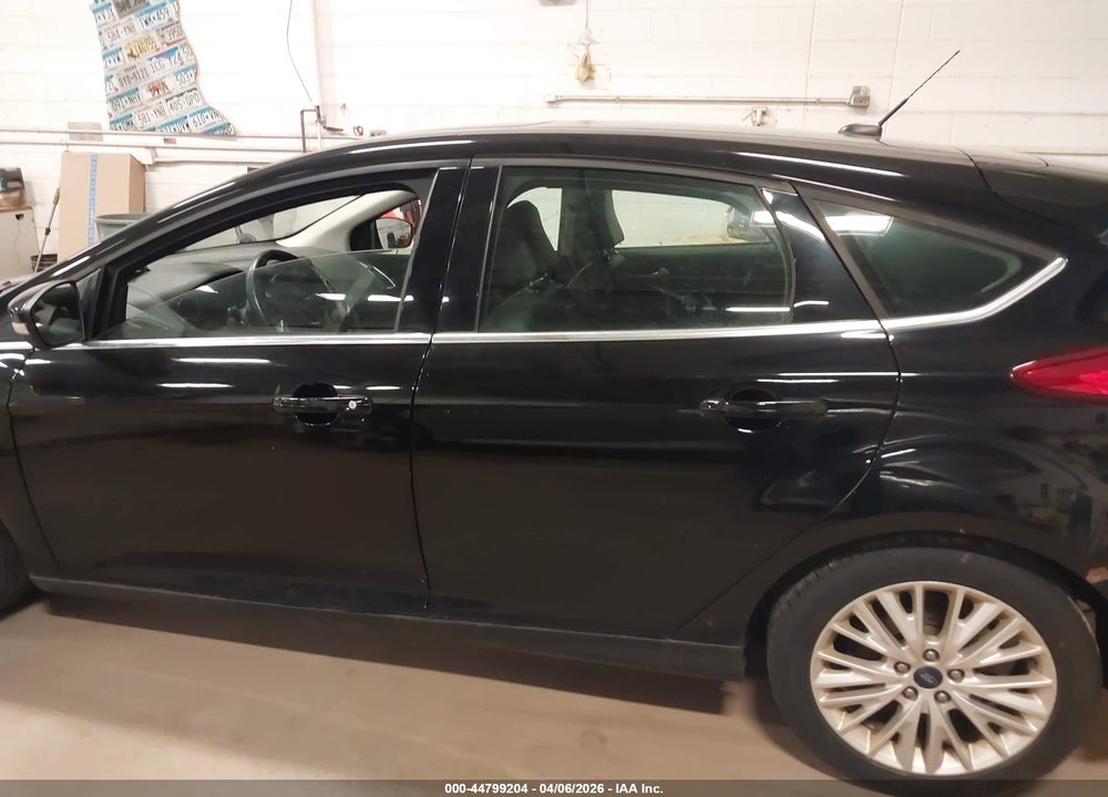 2017 FORD FOCUS TITANIUM VIN: 1FADP3N21HL295943