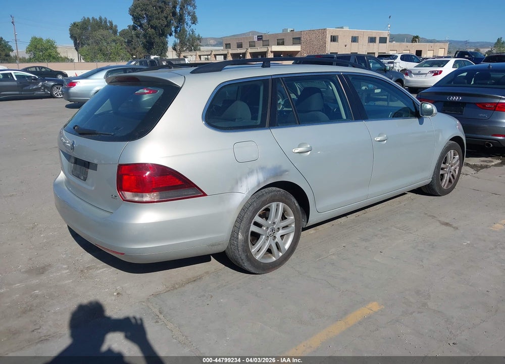 2011 VOLKSWAGEN JETTA SPORTWAGEN 2.5L S/2.5L SE VIN: 3VWPX7AJ8BM606153