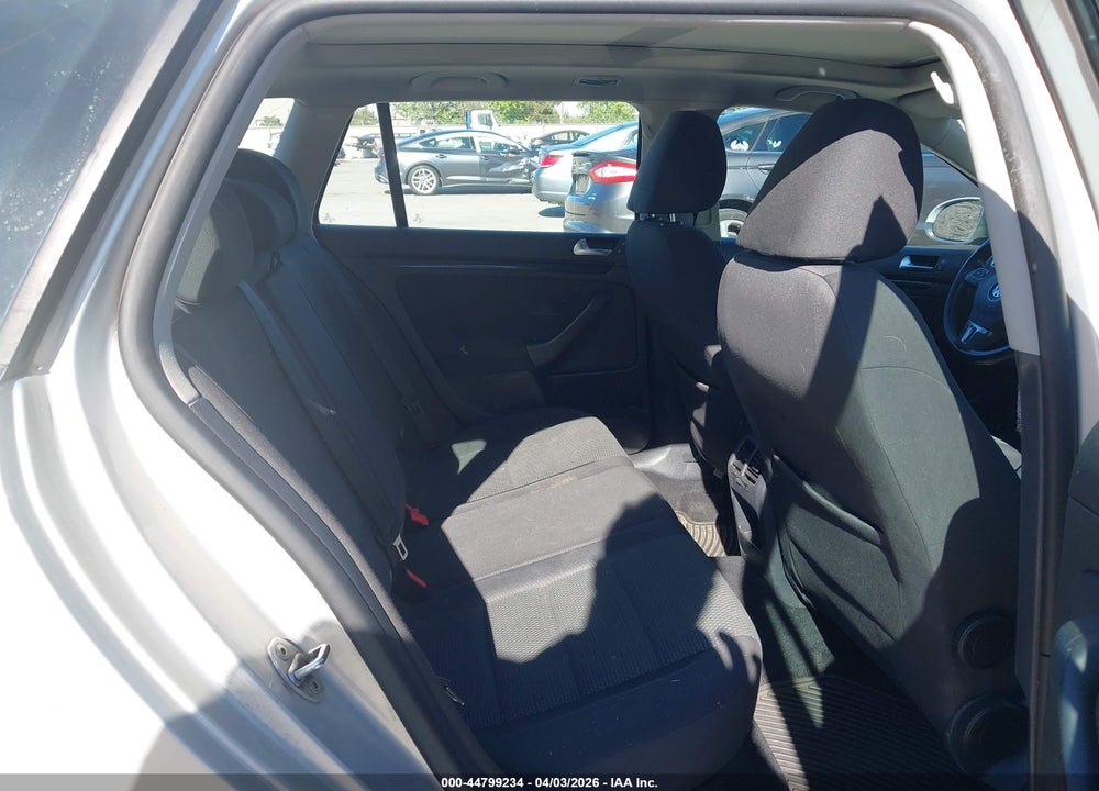 2011 VOLKSWAGEN JETTA SPORTWAGEN 2.5L S/2.5L SE VIN: 3VWPX7AJ8BM606153