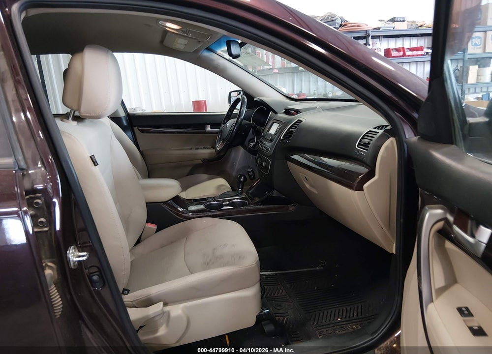 2014 KIA SORENTO LX VIN: 5XYKTCA6XEG543507