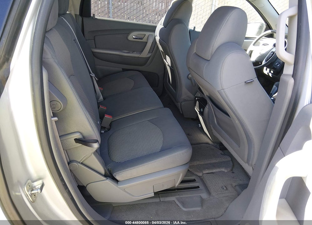 2011 CHEVROLET TRAVERSE LS VIN: 1GNKVFED5BJ343125