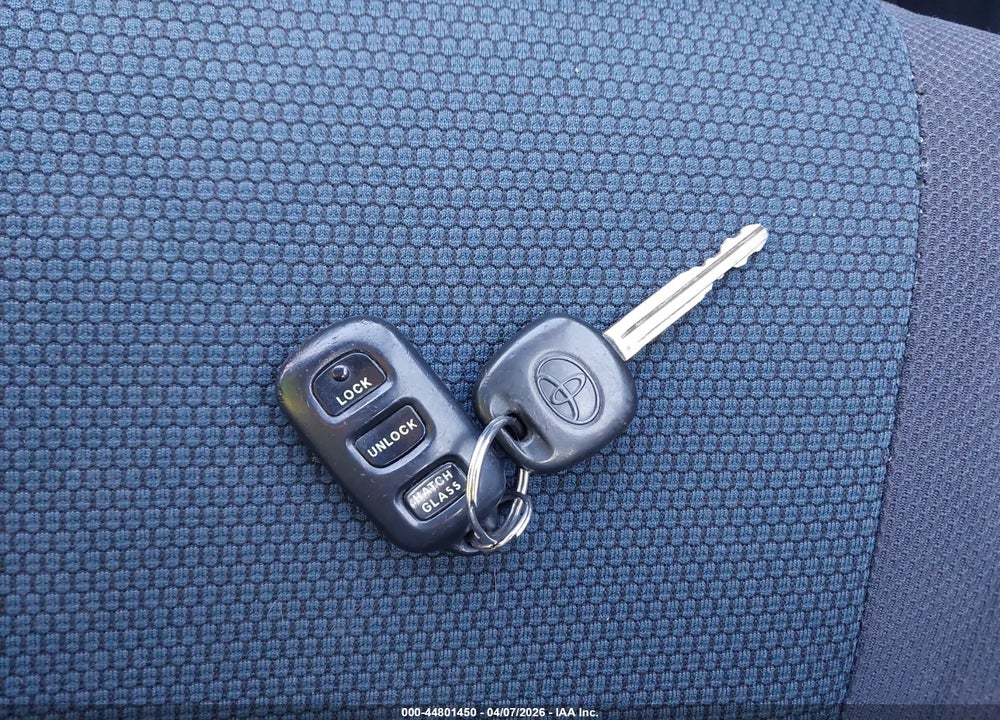 2006 TOYOTA MATRIX XR VIN: 2T1KR32E66C586632