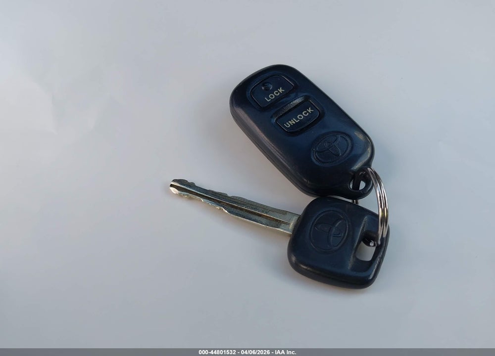 2004 TOYOTA COROLLA LE VIN: 1NXBR32E84Z334683