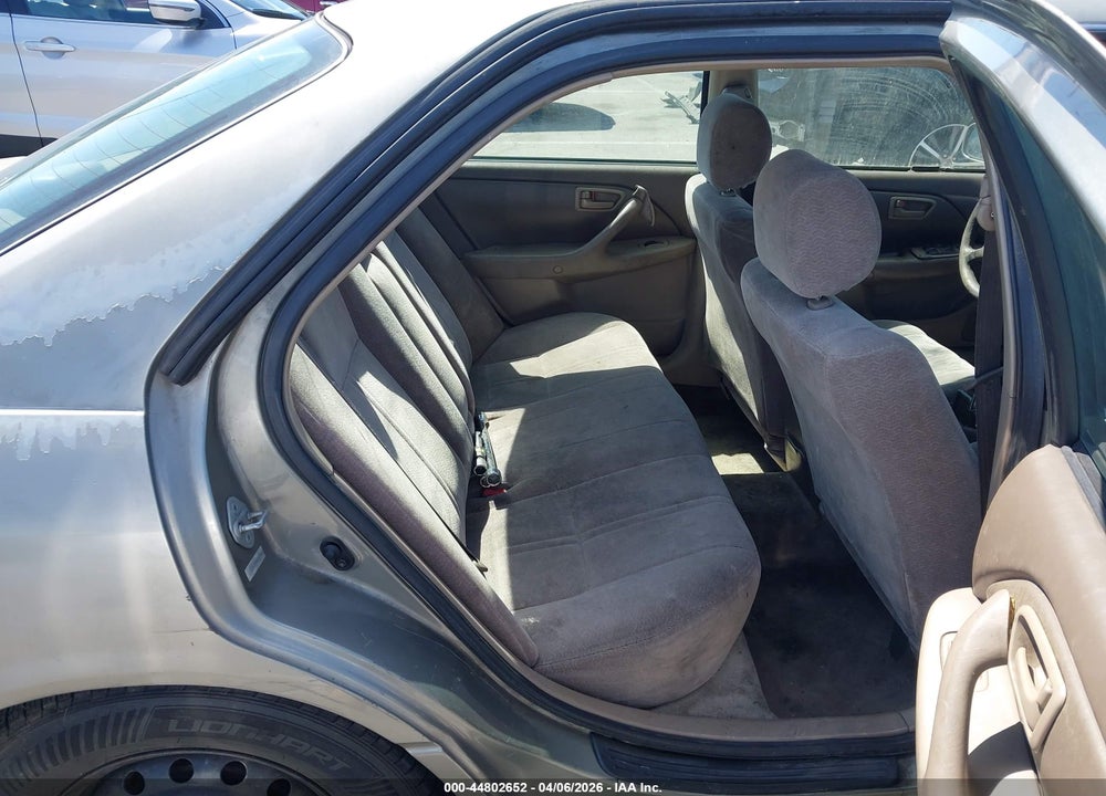 1998 TOYOTA CAMRY LE VIN: JT2BG22K5W0117802