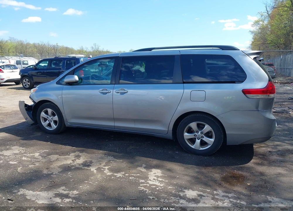2013 TOYOTA SIENNA LE V6 8 PASSENGER VIN: 5TDKK3DC0DS364821