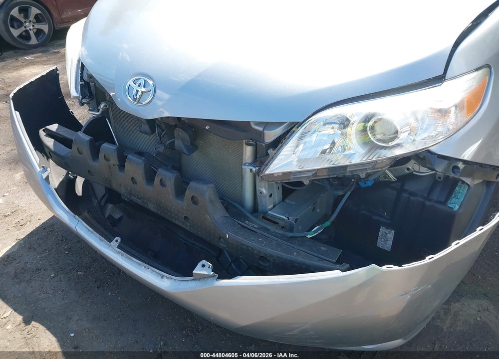 2013 TOYOTA SIENNA LE V6 8 PASSENGER VIN: 5TDKK3DC0DS364821