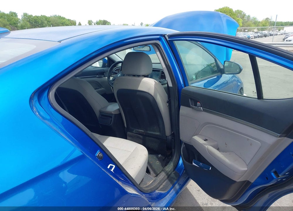 2017 HYUNDAI ELANTRA SE VIN: 5NPD84LF5HH038114