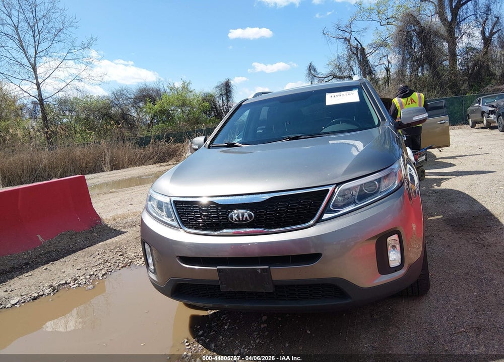2014 KIA SORENTO LX VIN: 5XYKT4A6XEG441016