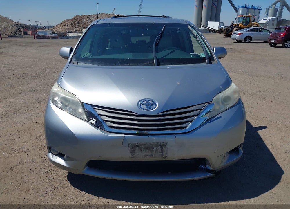 2011 TOYOTA SIENNA XLE V6 VIN: 5TDYK3DC6BS108271