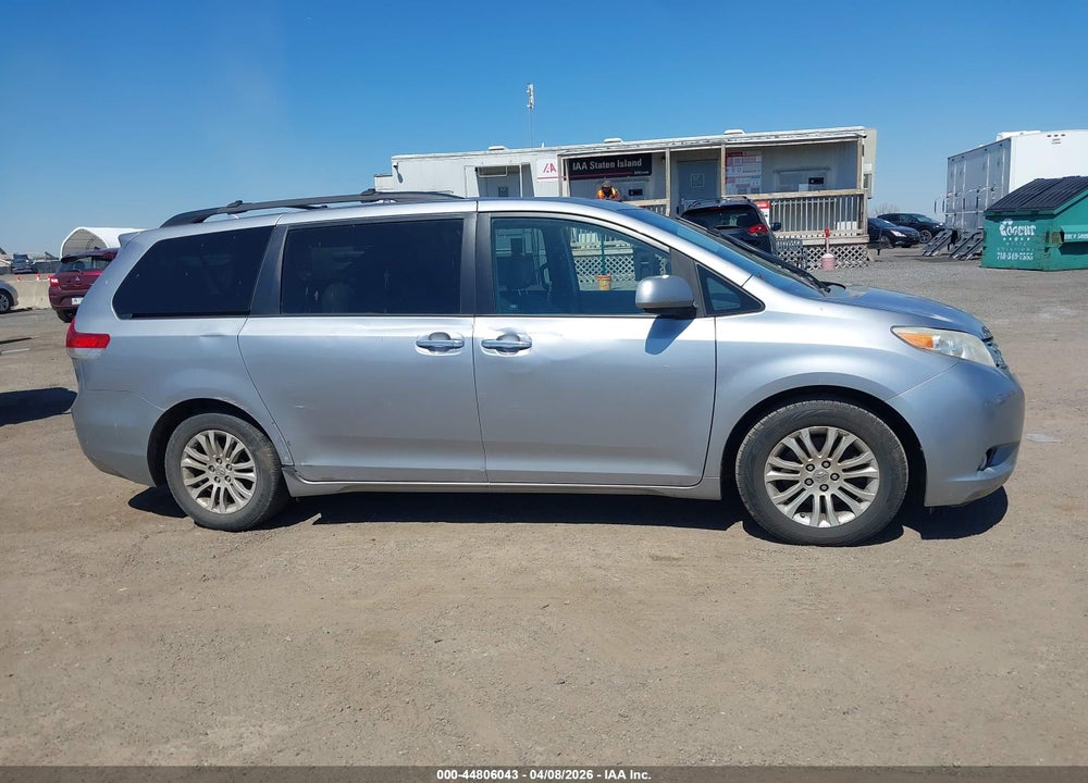 2011 TOYOTA SIENNA XLE V6 VIN: 5TDYK3DC6BS108271