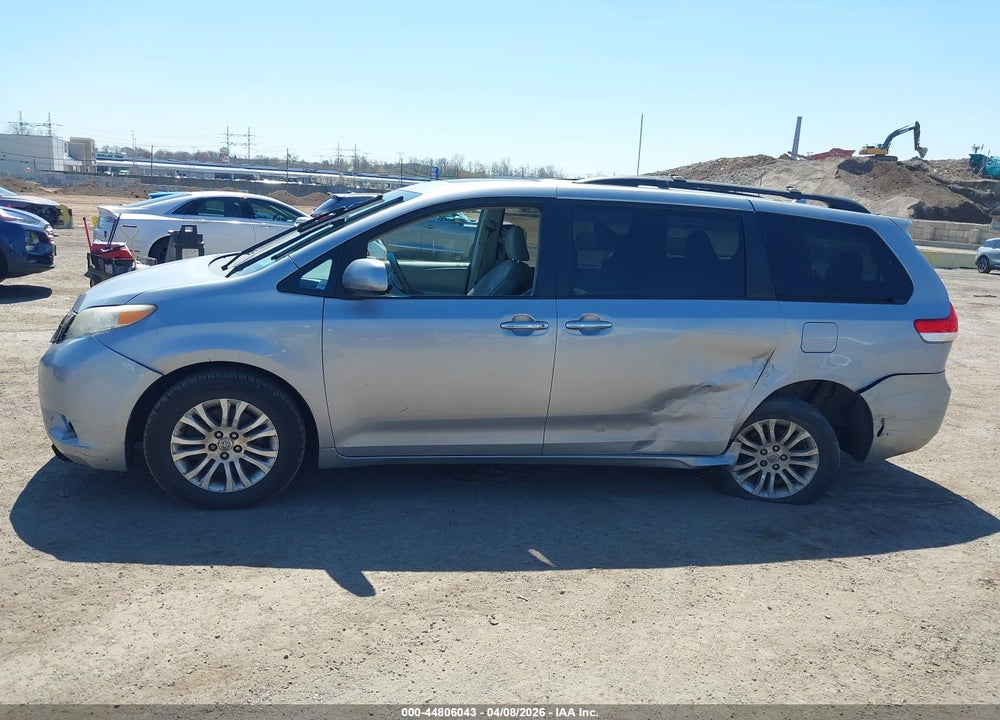 2011 TOYOTA SIENNA XLE V6 VIN: 5TDYK3DC6BS108271