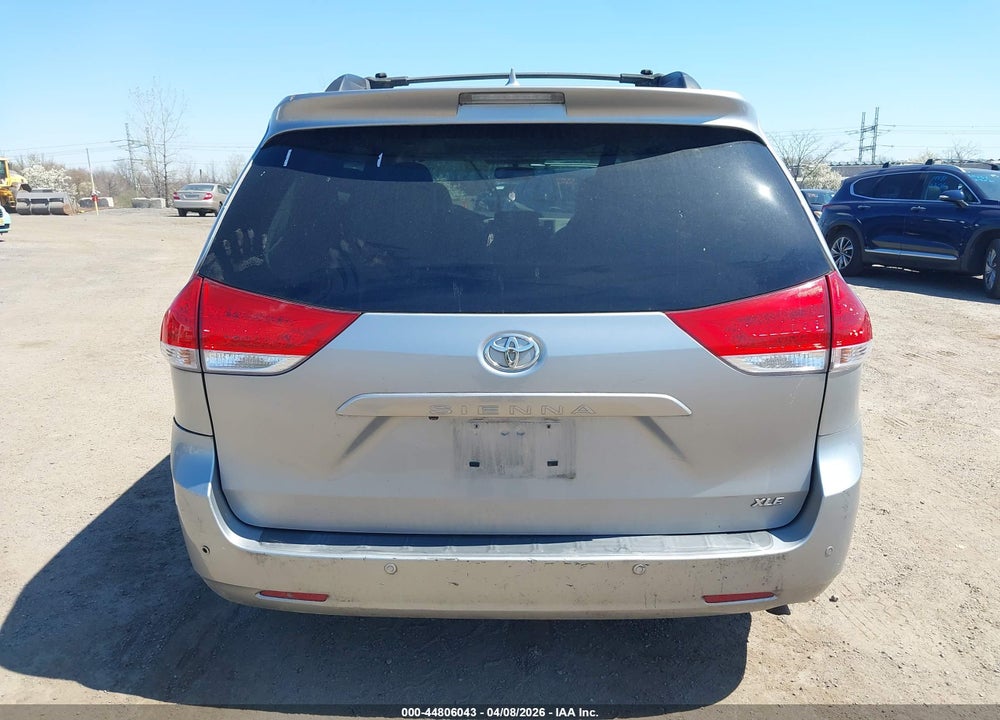 2011 TOYOTA SIENNA XLE V6 VIN: 5TDYK3DC6BS108271