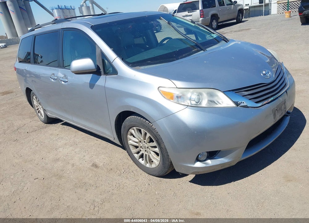 2011 TOYOTA SIENNA XLE V6 VIN: 5TDYK3DC6BS108271