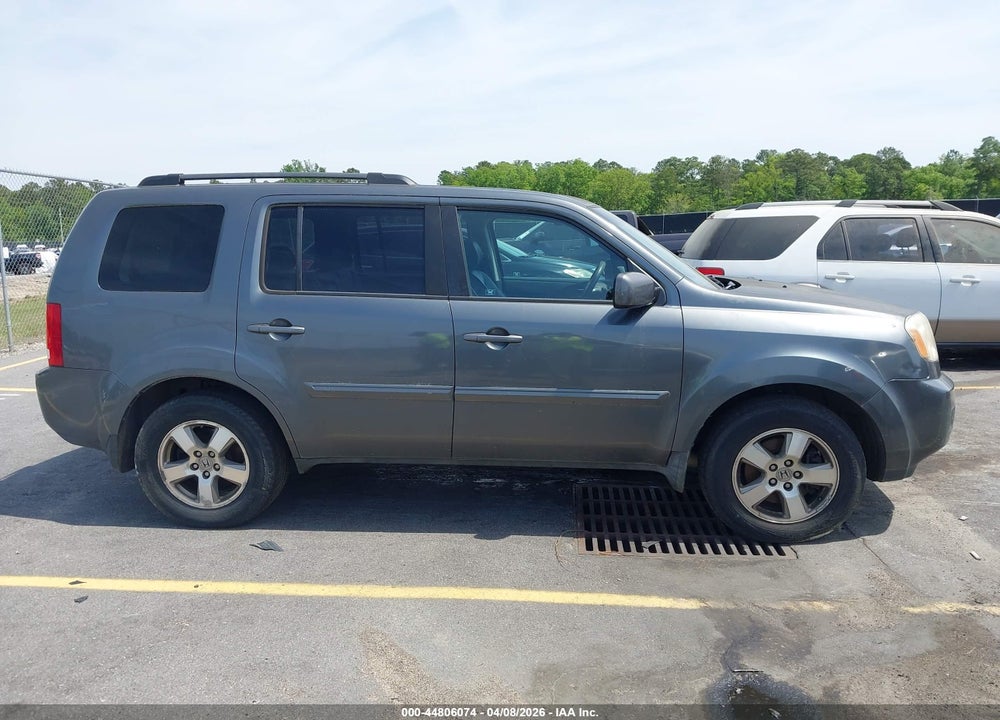 2011 HONDA PILOT EX-L VIN: 5FNYF4H55BB042869