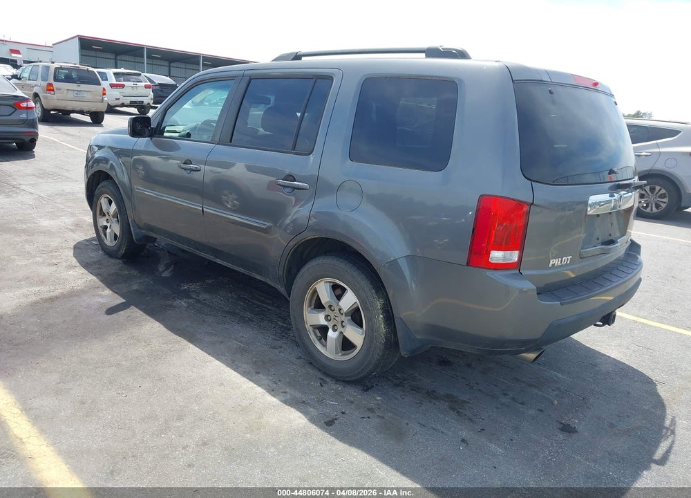 2011 HONDA PILOT EX-L VIN: 5FNYF4H55BB042869