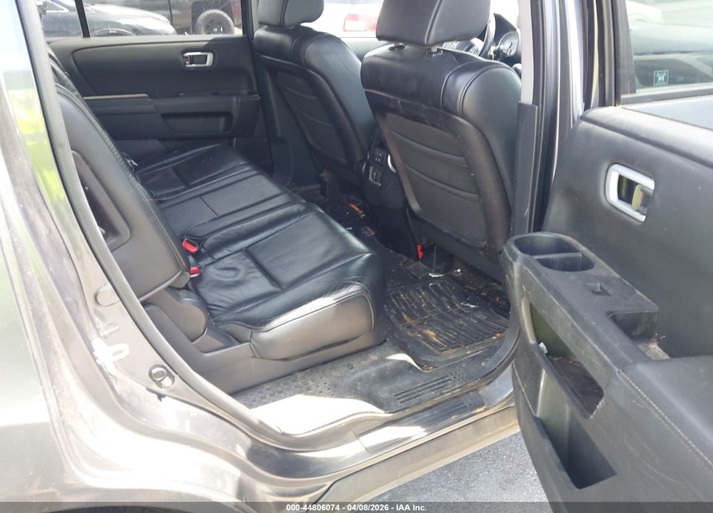 2011 HONDA PILOT EX-L VIN: 5FNYF4H55BB042869
