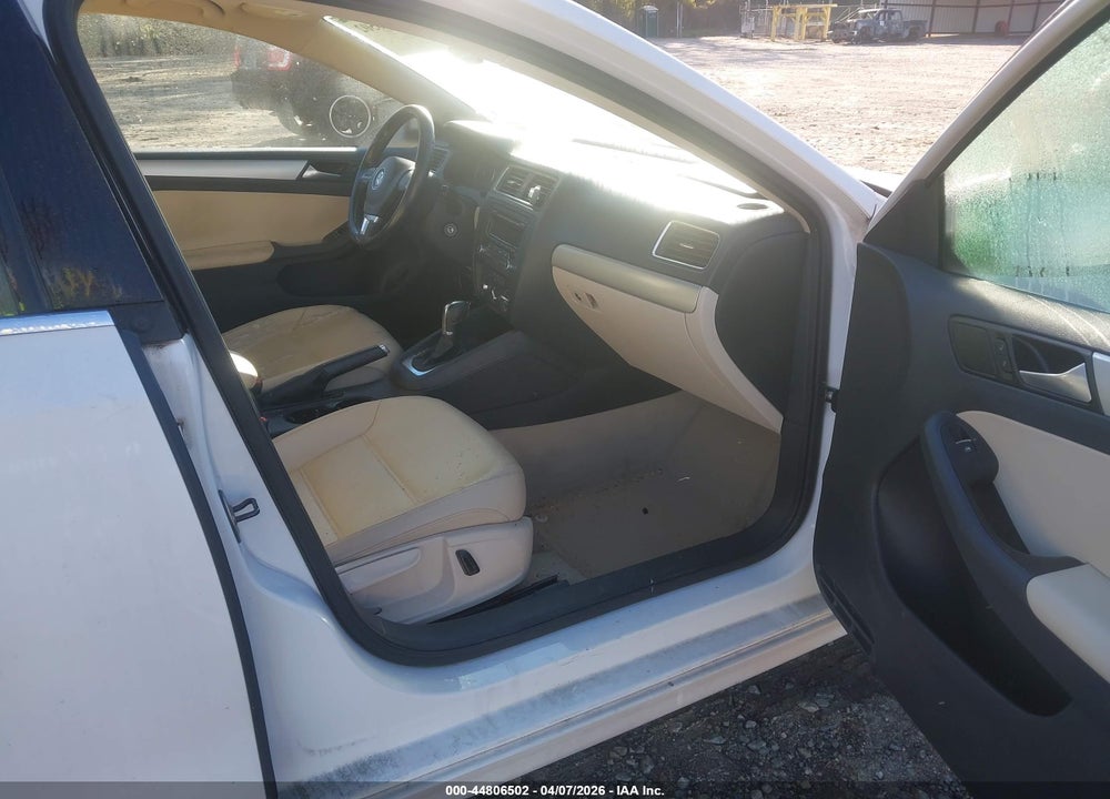 2014 VOLKSWAGEN JETTA 1.8T SE VIN: 3VWD17AJ5EM367668