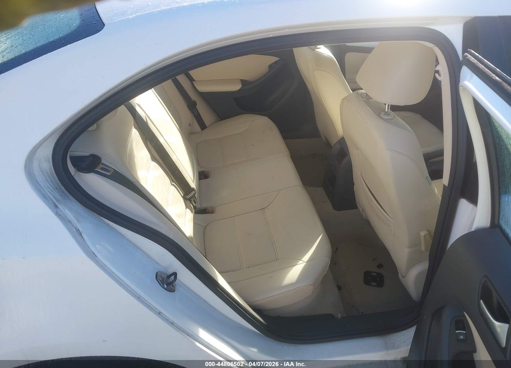 2014 VOLKSWAGEN JETTA 1.8T SE VIN: 3VWD17AJ5EM367668